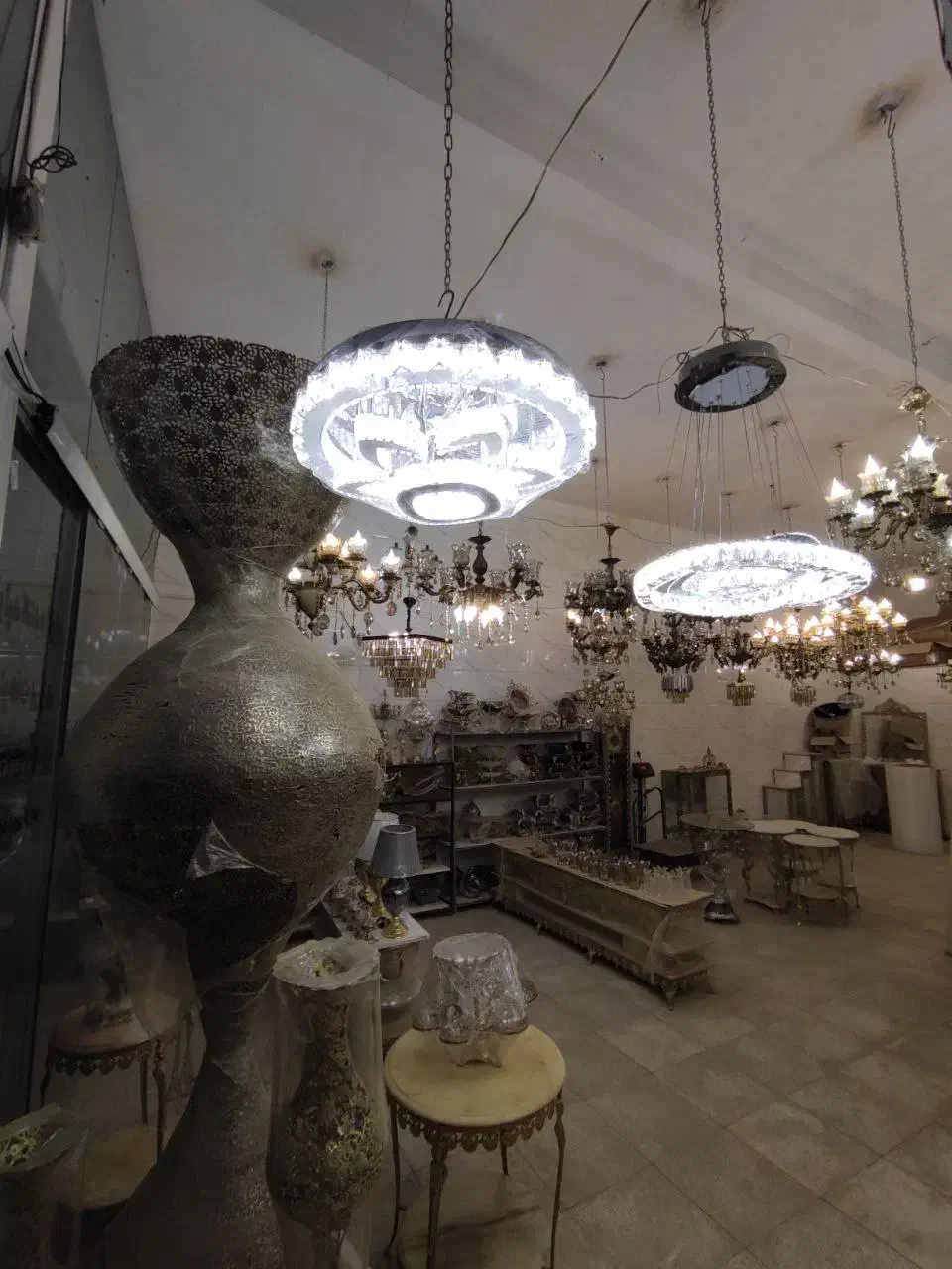 گلدان بزرگ برنزی|صنایع دستی و سایر لوازم تزئینی|پاکدشت, خاتون آباد|دیوار