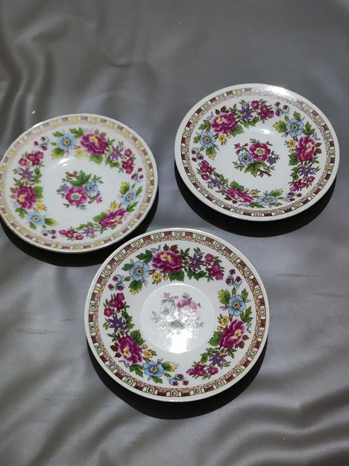 نعلبکی و بشقاب های قدیمی|کلکسیون اشیاء عتیقه|شیراز, شاه قلی بیگی|دیوار