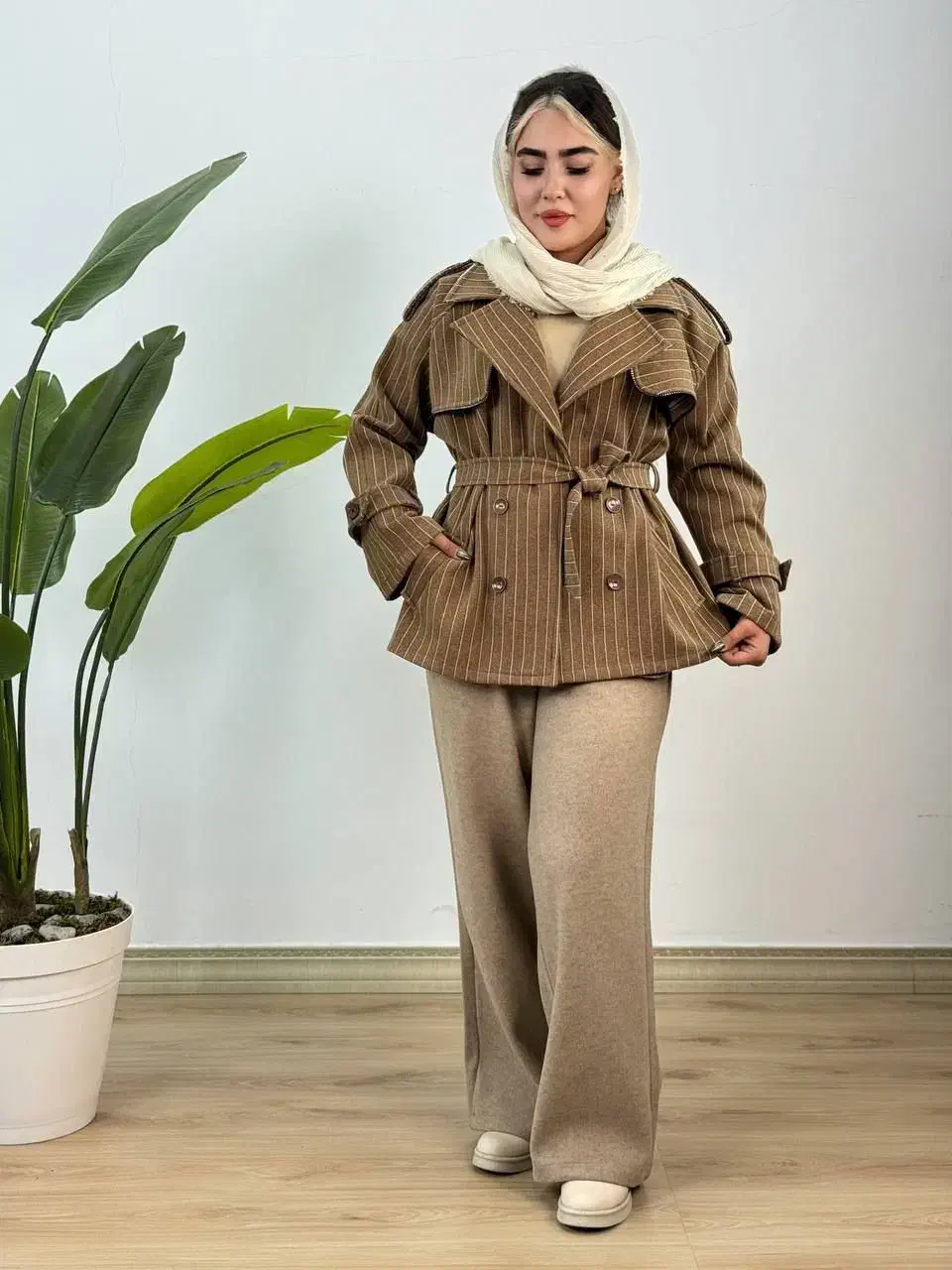 پالتو|لباس|کنگاور, |دیوار