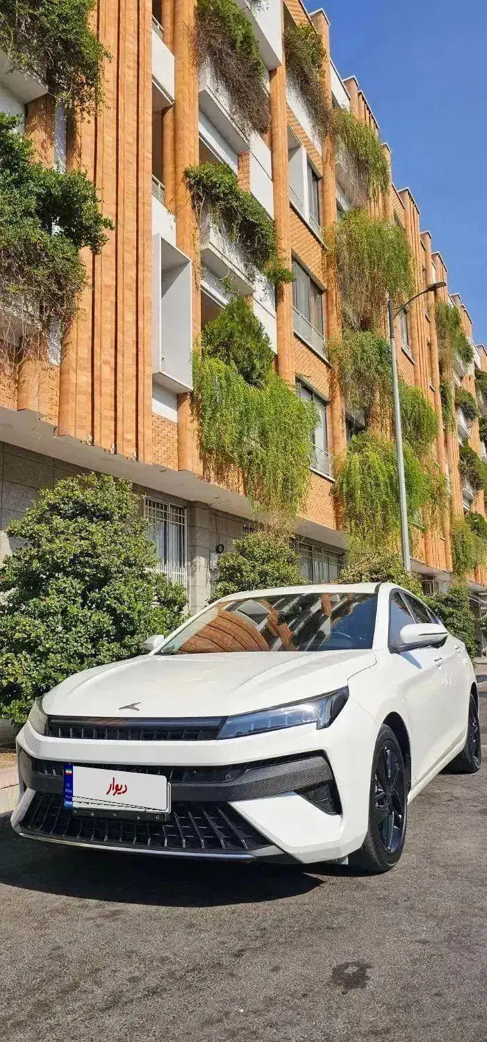 کی ام سی j7 مدل ۴۰۲بسیار تمیز عروسک.معاوضه هم دارم|خودرو سواری و وانت|شیراز, معالی‌آباد|دیوار