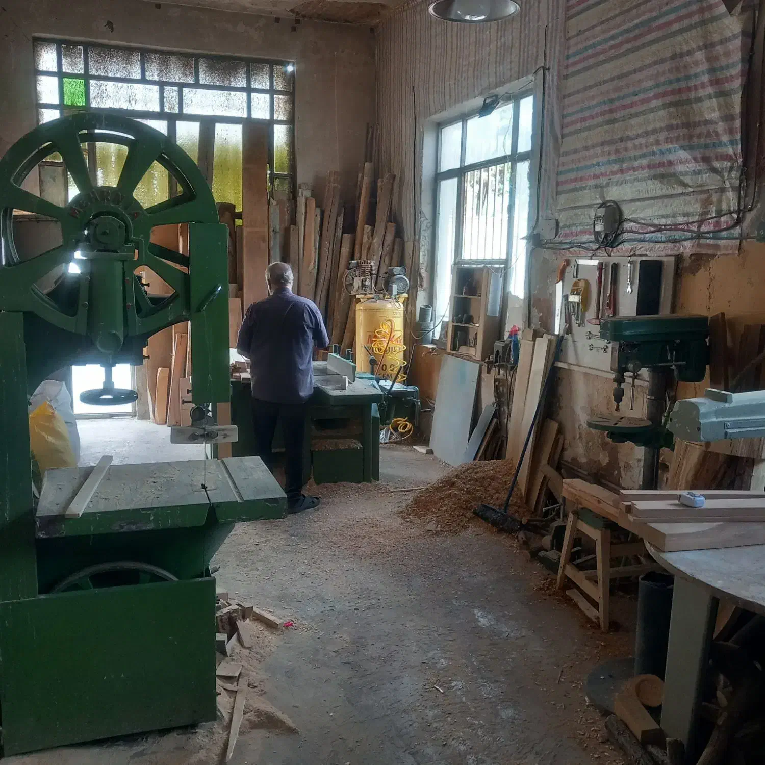 تعدادی کارگر نیمه ماهر و ساده در نجاری|استخدام صنعتی، فنی، مهندسی|بومهن, |دیوار