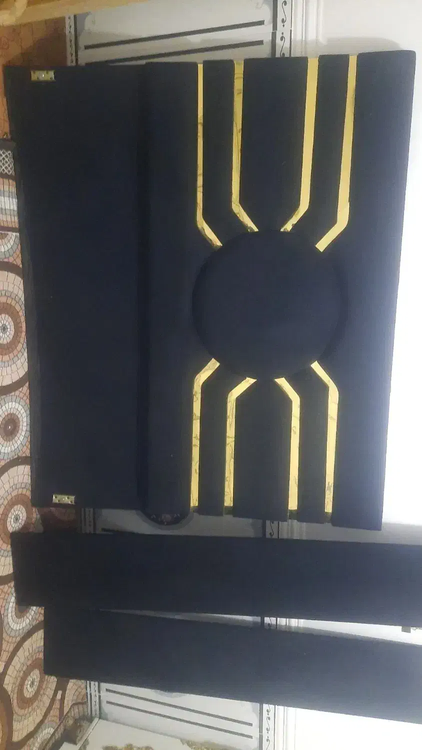 یک عدد تخت خواب با اینه وکنسول وپا تختی یک عدد|تخت و سرویس خواب|اهواز, عین ۲|دیوار