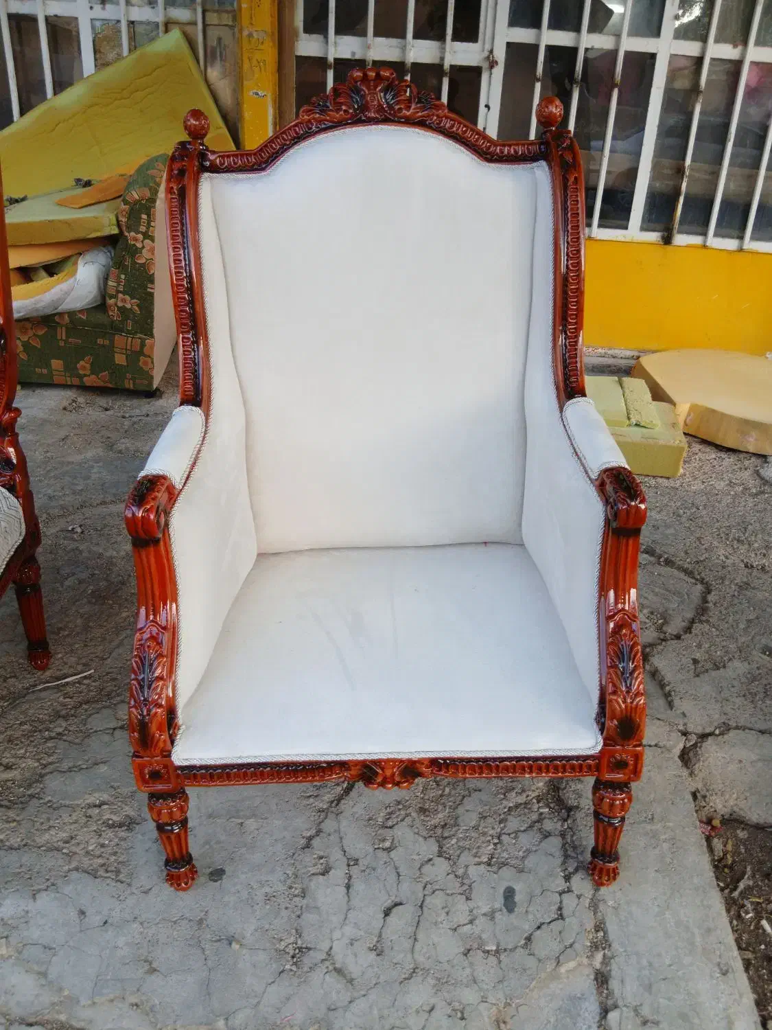 تعمیرات مبلمان‌ راحتی و سلطنتی|مبلمان خانگی و میز عسلی|شیراز, فرگاز|دیوار