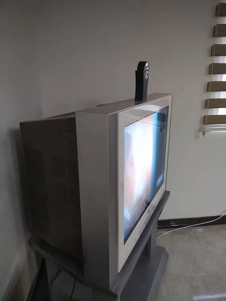 تلویزیون ال جی ۳۷ اینچ کره ای اصل|تلویزیون و پروژکتور|قشم, |دیوار