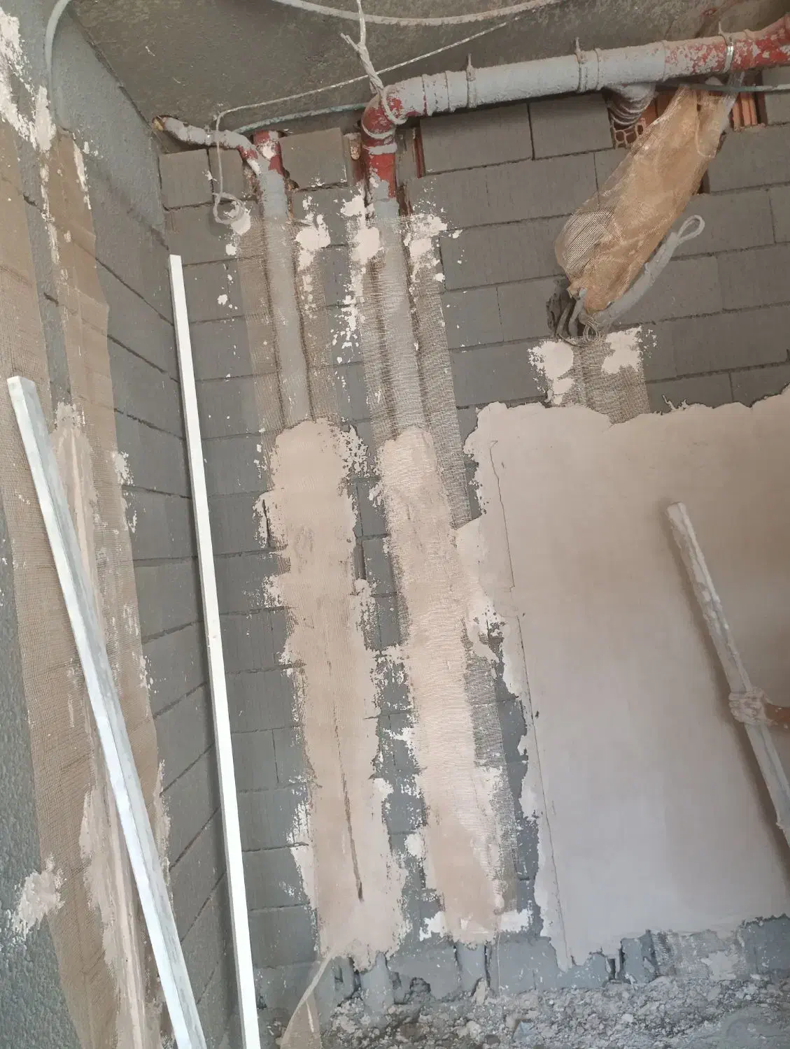 به یک نفر شاگرد گچکاری جهت کار در کردستان عراق|استخدام معماری، عمران و ساختمانی|کشاورز, |دیوار