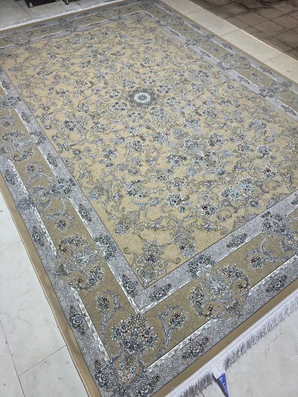 فرش ۱۲ متری ۱۲۰۰ شانه و ۷۰۰ شانه|فرش|تویسرکان, |دیوار