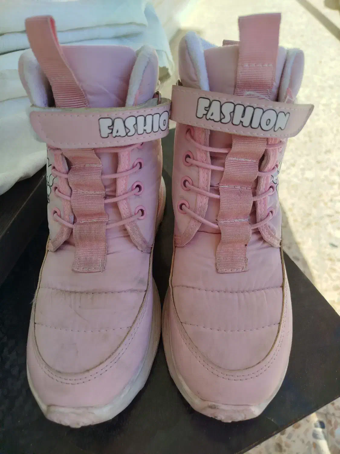 کفش|کیف، کفش، کمربند|گلپایگان, |دیوار