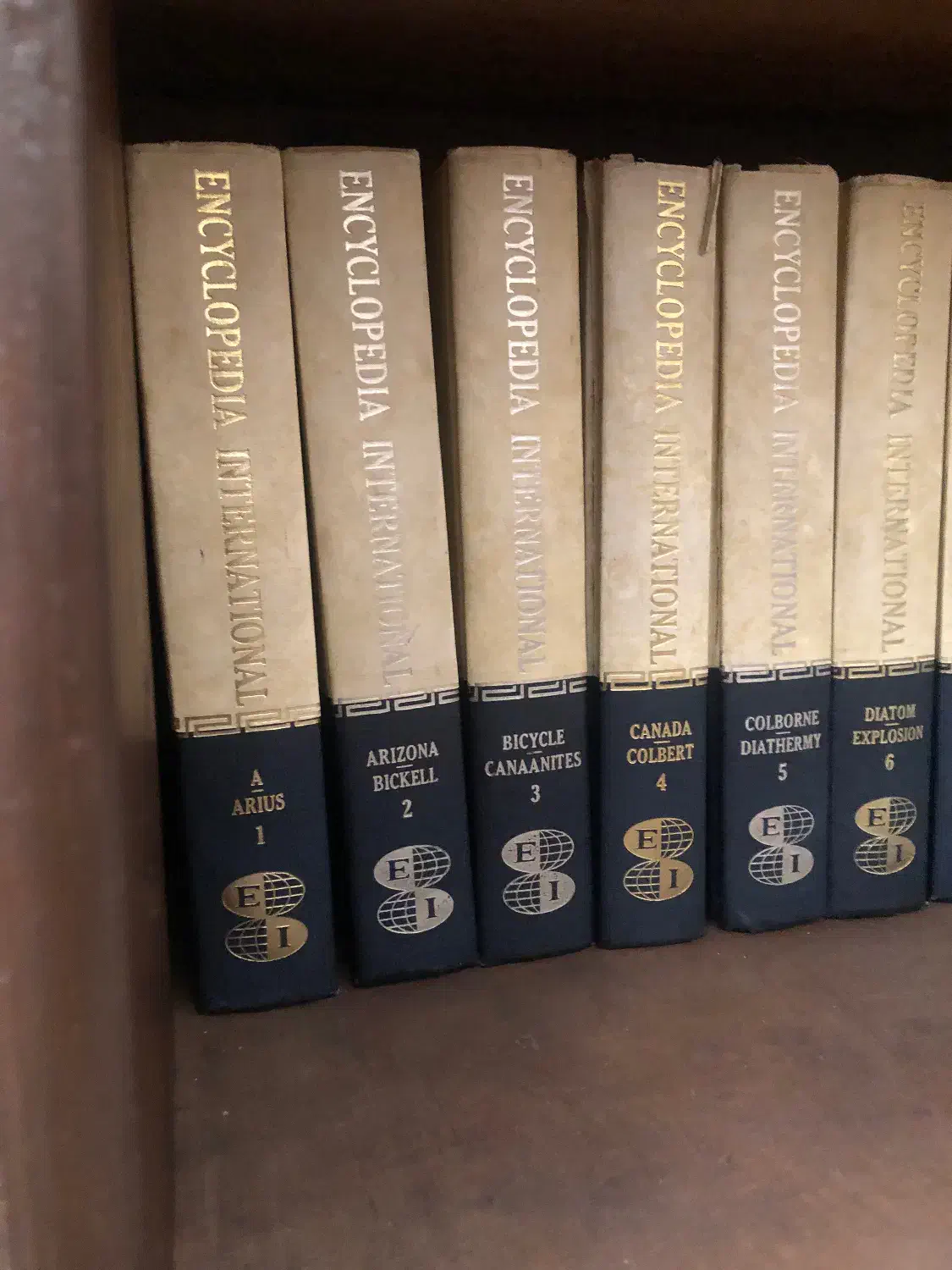 مجموعه دانشنامه های نایاب انگلیسی قدیمی|کتاب و مجله تاریخی|تهران, نجات اللهی|دیوار