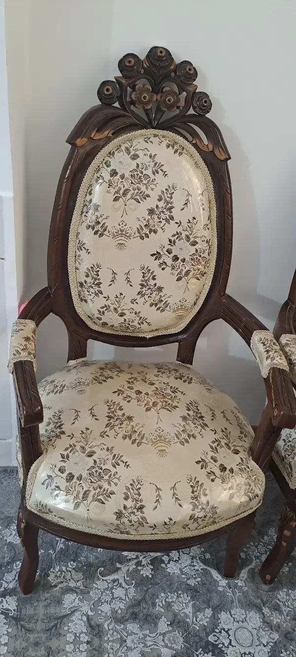 یک دست مبل ۹نفره کاملاسالم|مبلمان خانگی و میز عسلی|شهرضا, |دیوار