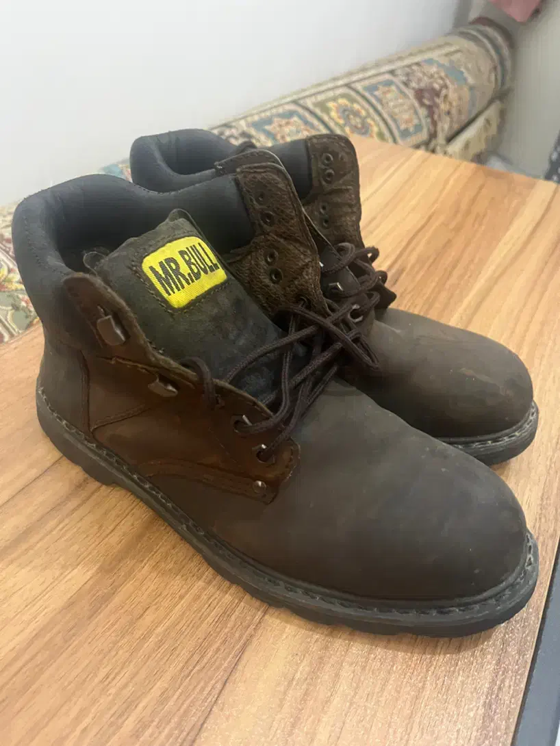 پوتین کوه نوردی کف اهنی|کیف، کفش، کمربند|باقرشهر, |دیوار