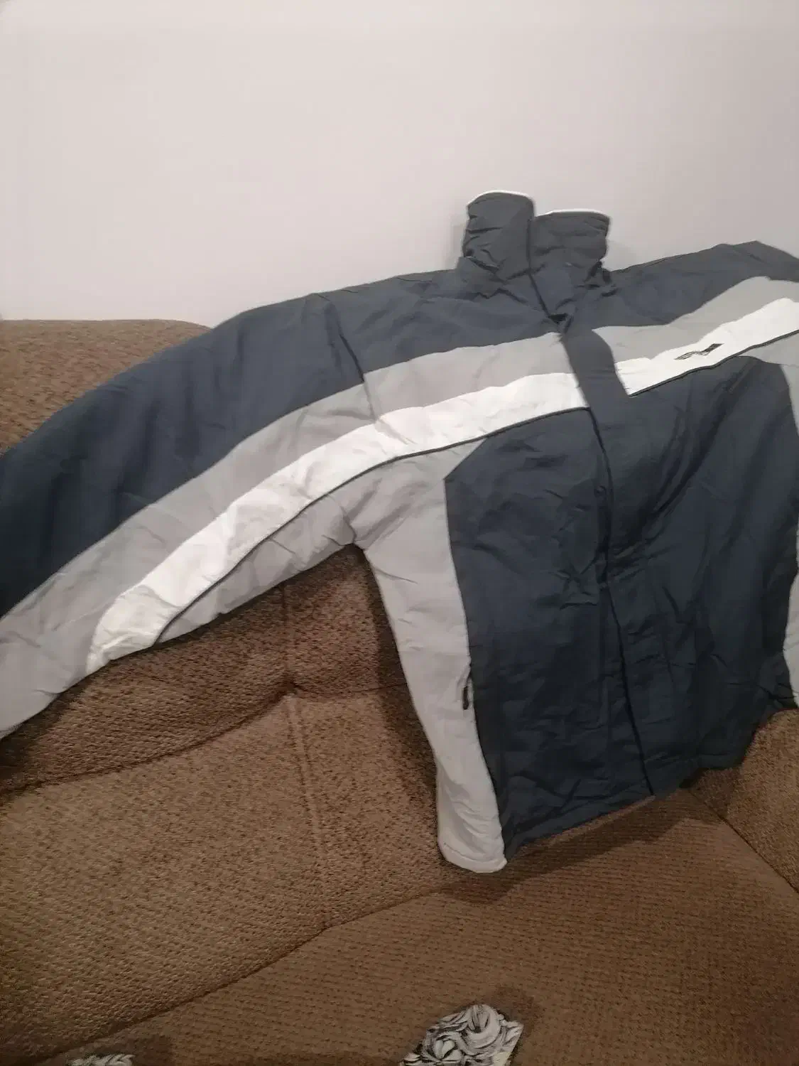 کاپشن خارجی|لباس|گرگان, |دیوار