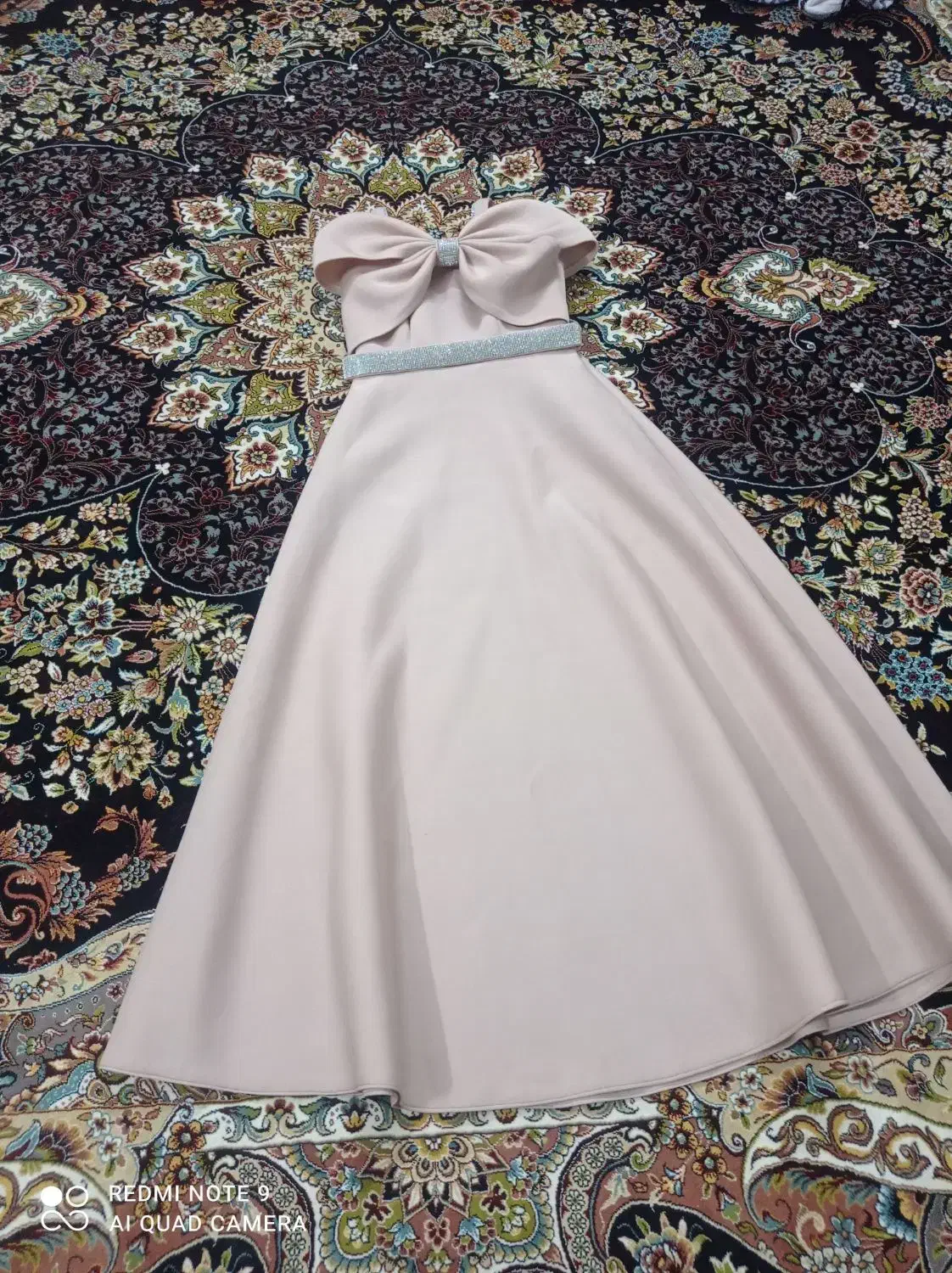 لباس مجلسی|لباس|زبرخان, |دیوار