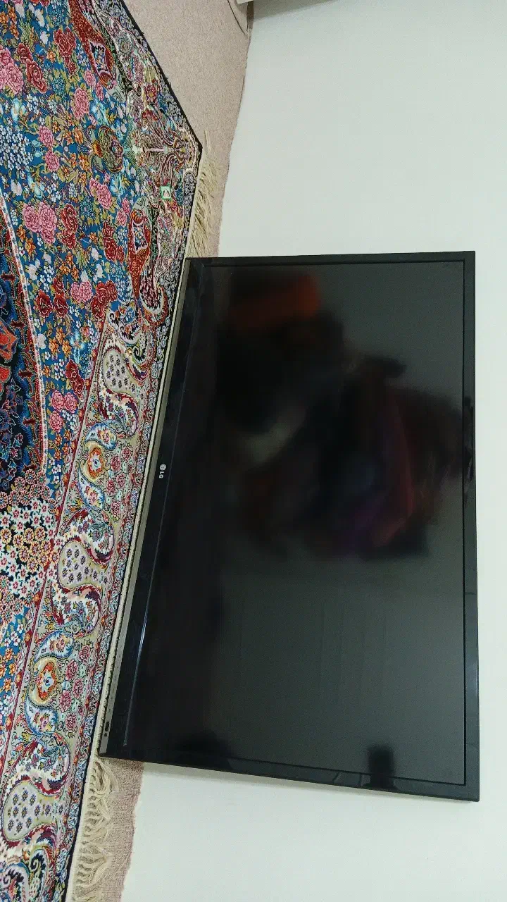 تلویزیون ۴۲|تلویزیون و پروژکتور|میانه, |دیوار