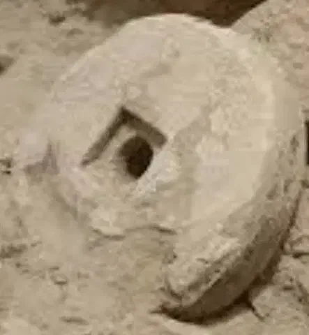 سنگ آسیاب|کلکسیون اشیاء عتیقه|اردبیل, |دیوار