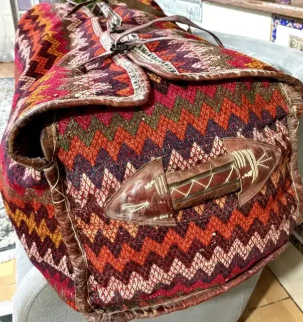 مفرج قشقایی|فرش|بروجن, |دیوار