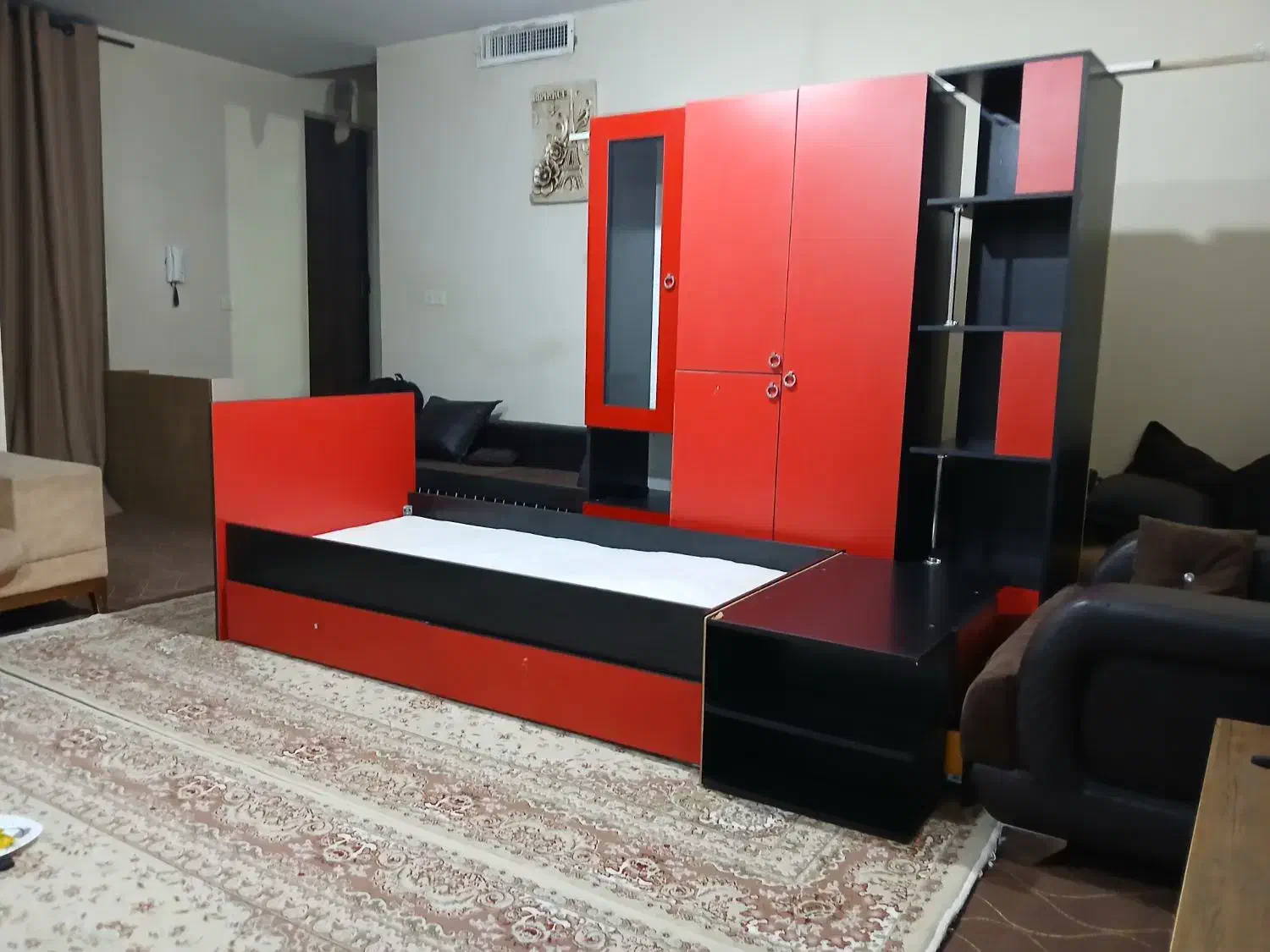 تخت و کمد|تخت و سرویس خواب|هشتگرد, فاز ۲ مهستان|دیوار