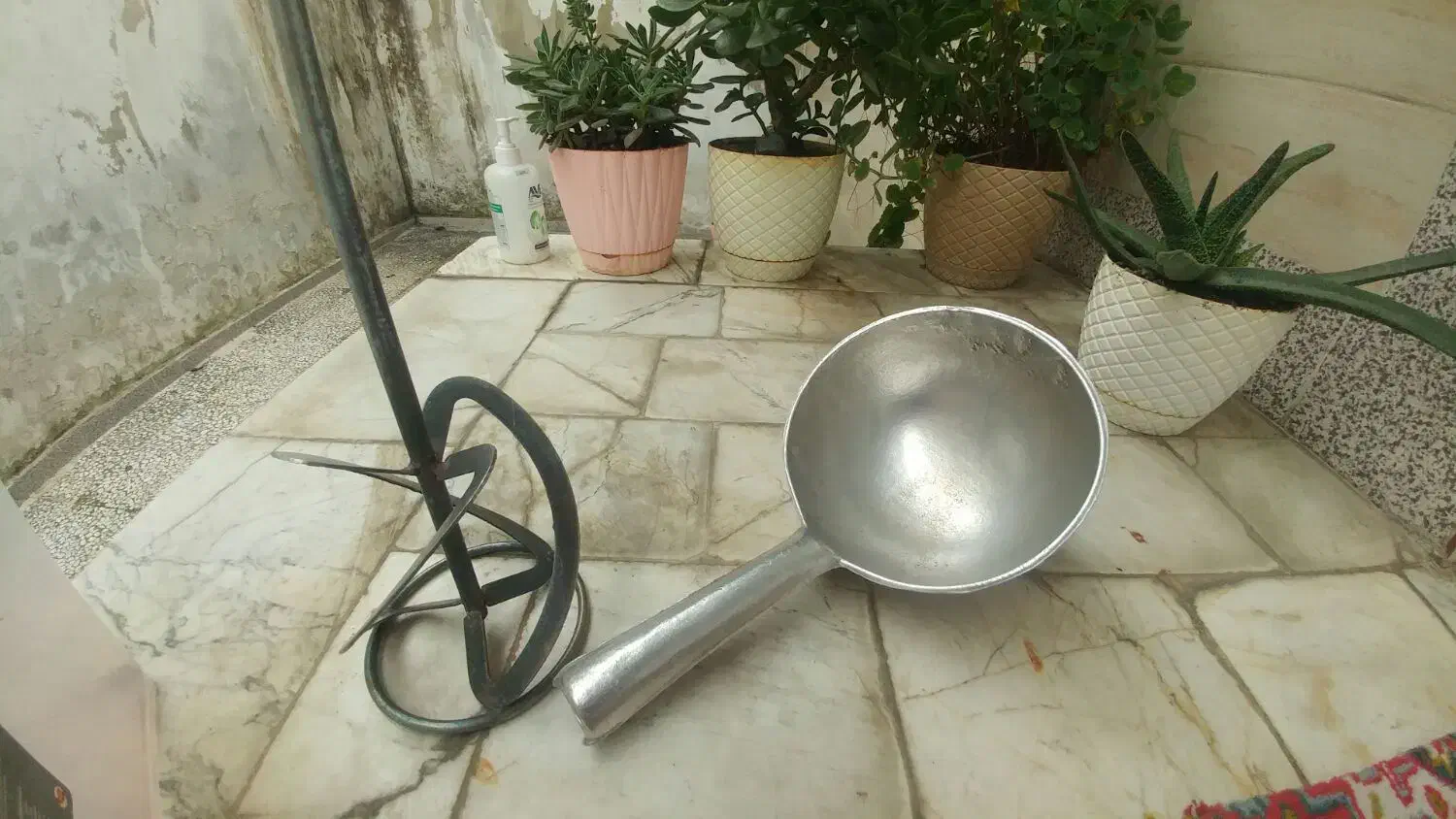 ملاقه بزرگ روحی و همزن بزرگ|ظروف پختوپز|رشت, سلیمانداراب|دیوار