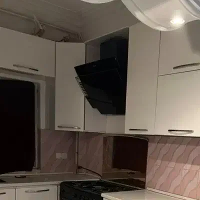 هود بی مکث|هود|لاهیجان, انقلاب|دیوار