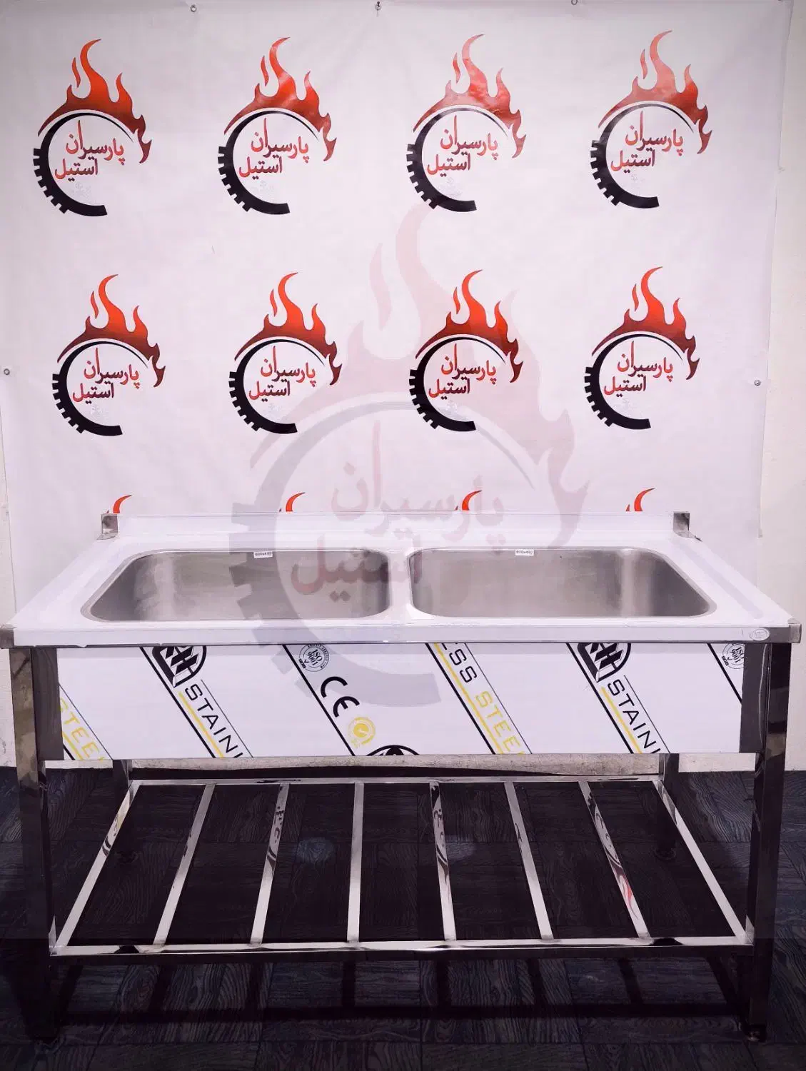 میز کار استیل /قفسه استیل/قفسه سردخانه/سینک استیل|کافیشاپ و رستوران|اندیشه, اندیشه فاز ۴|دیوار