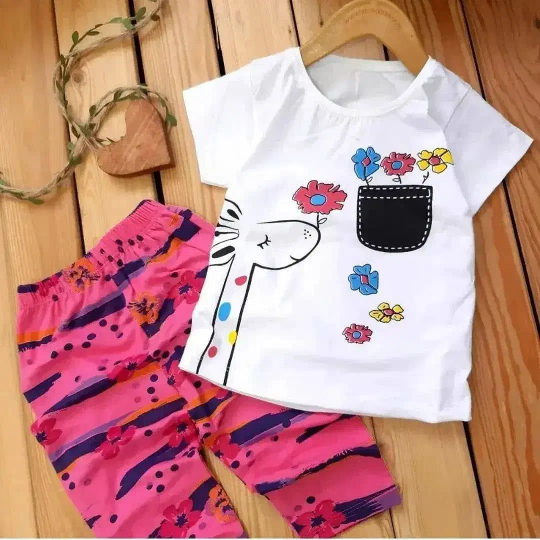 لباس بچگانه|لباس|لالی, |دیوار