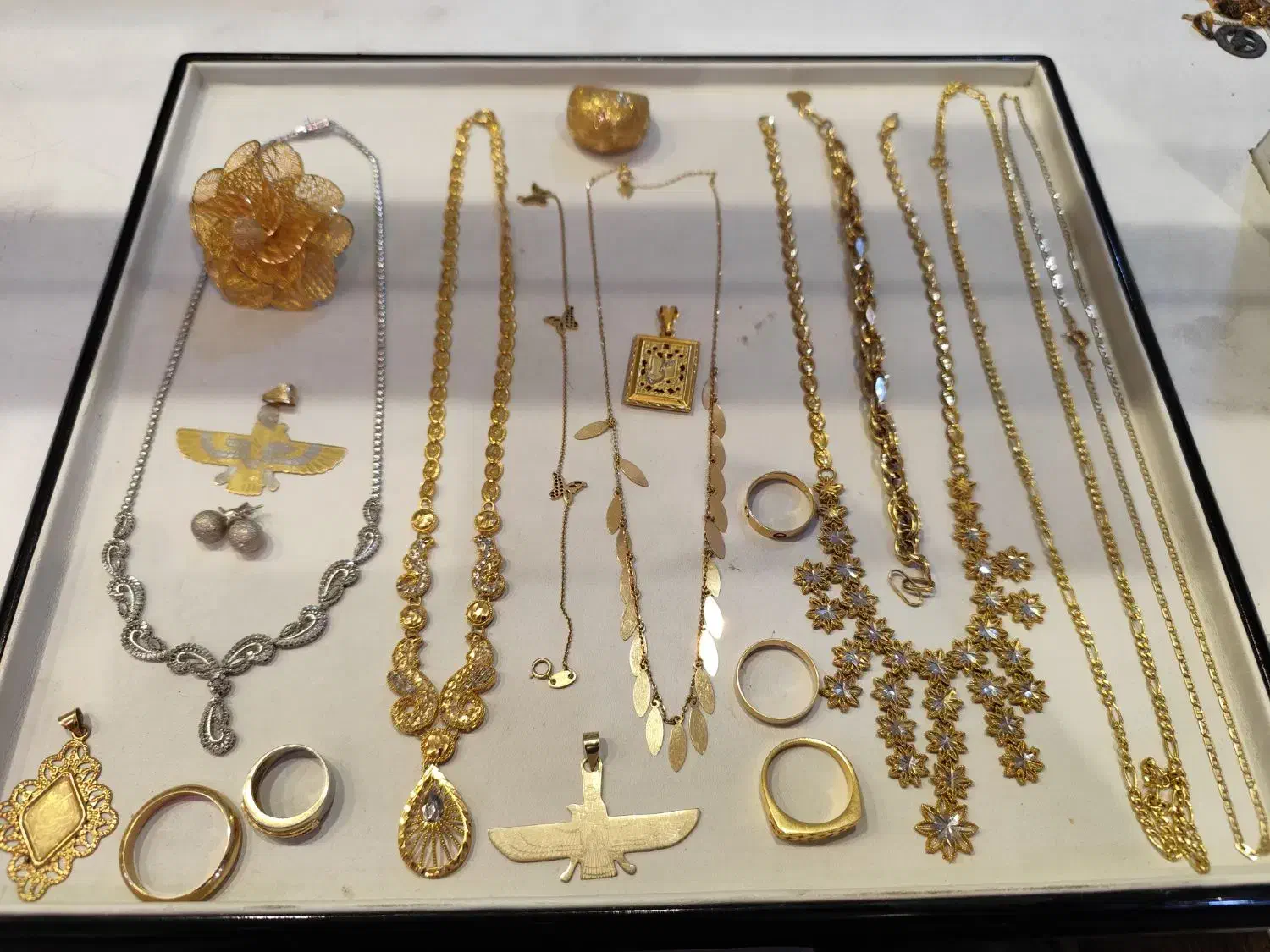 گردنبند و زنجیر و النگو طلا|جواهرات|شیراز, ملاصدرا|دیوار