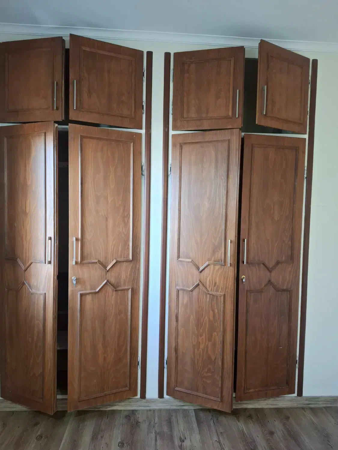 در کمد دیواری تمام چوب|جاکفشی، کمد، دراور|تهران, جماران (نیاوران)|دیوار