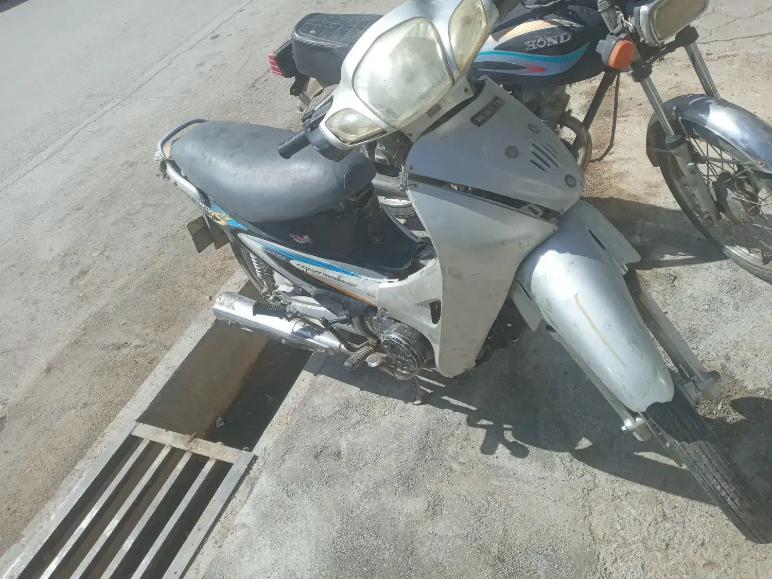 موتور سیکلت طرح ویو 125 پلاک قدیم|موتورسیکلت|فامنین, |دیوار