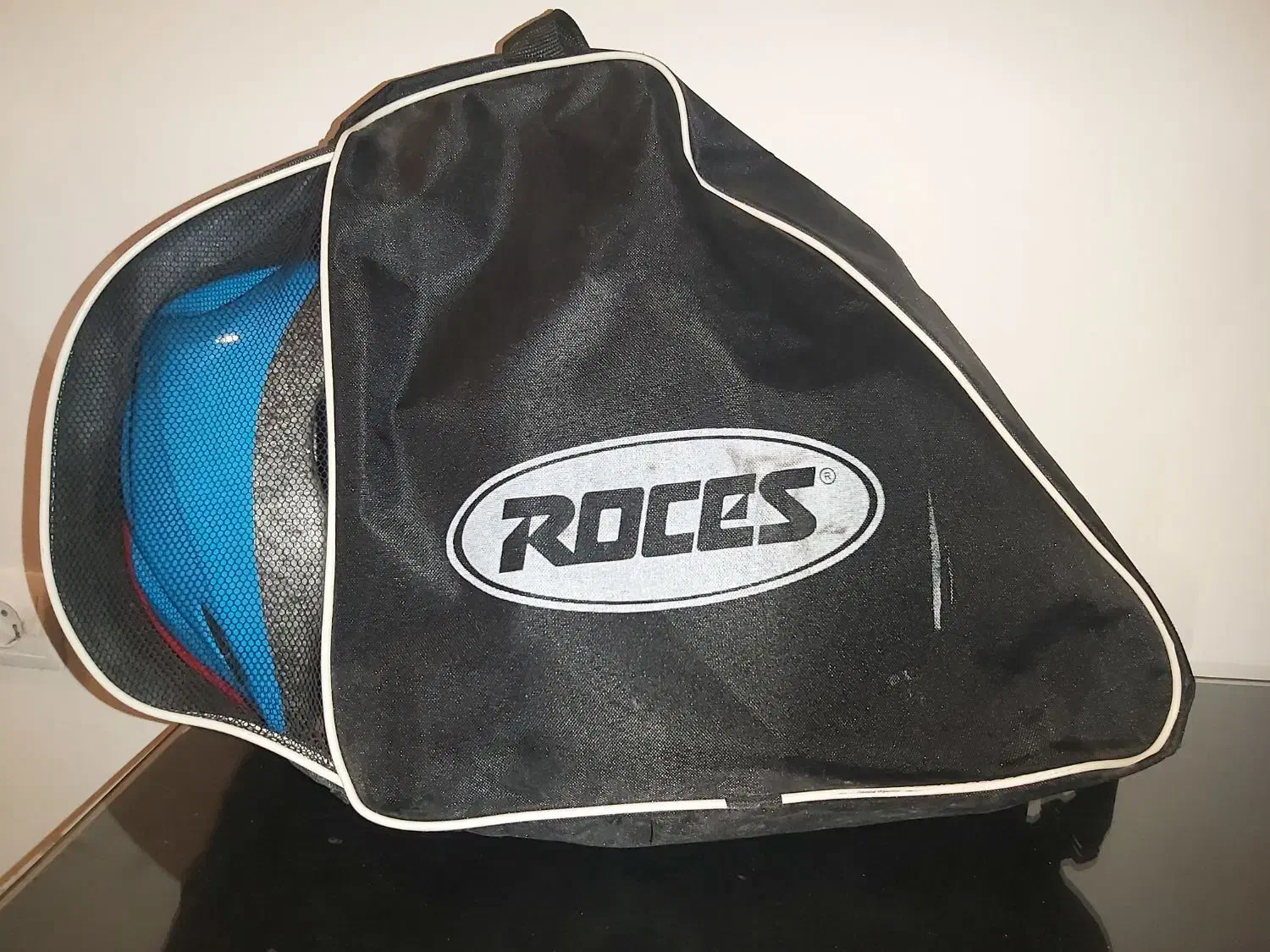 کفش اسکیت با تمامی لوازمش سالم ودر حد نو|دوچرخه، اسکیت، اسکوتر|کیش, |دیوار