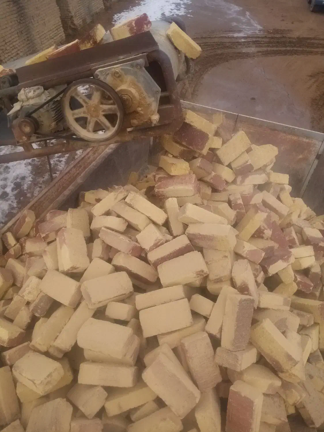 مصالح ساختمانی شن و ماسه شسته ملاتی آجر پوکه کامیو|مصالح و تجهیزات ساختمان|نوشین شهر, |دیوار