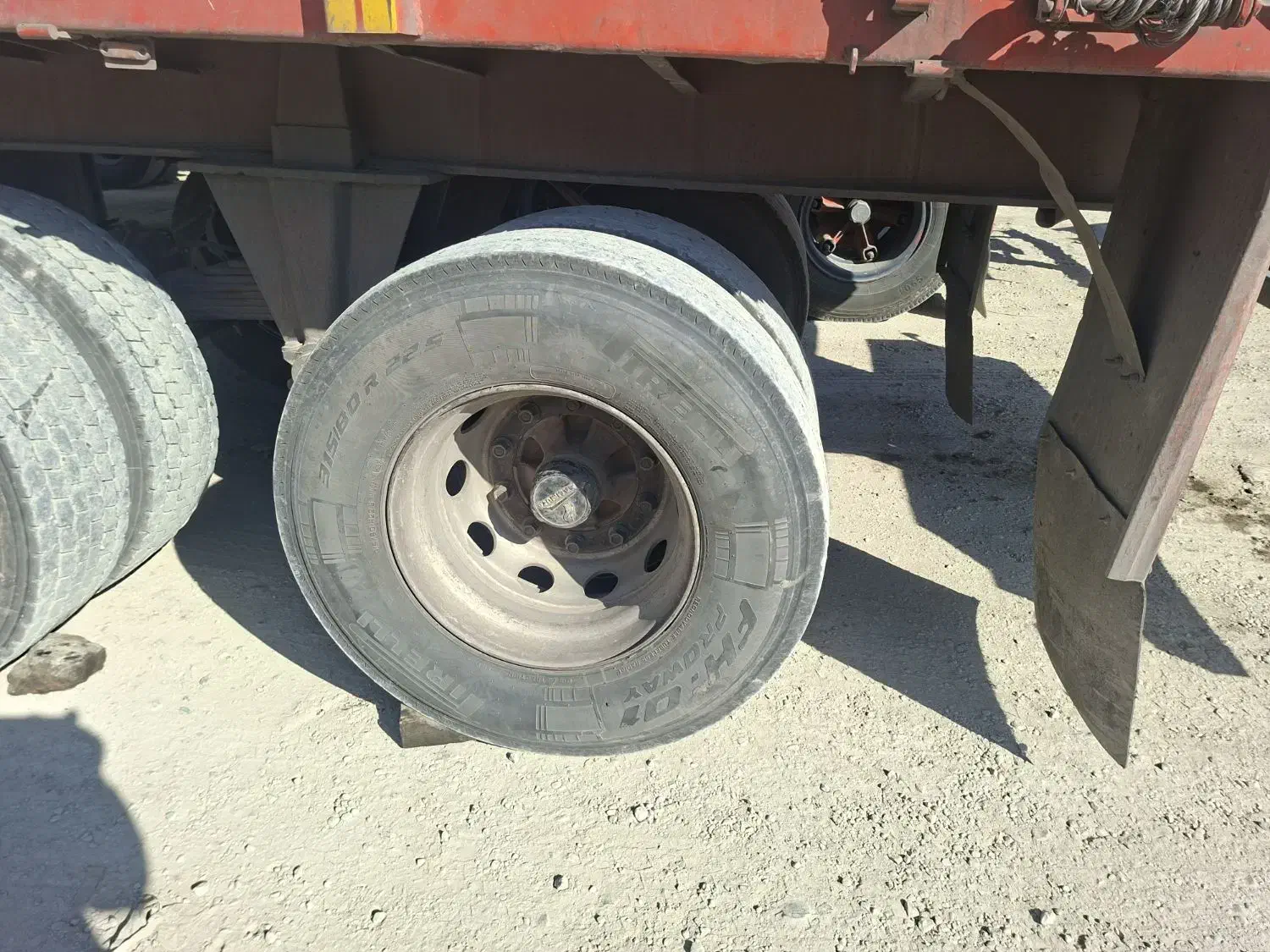 لبه دومحور تیوبلس|خودرو سنگین|برخوار, |دیوار