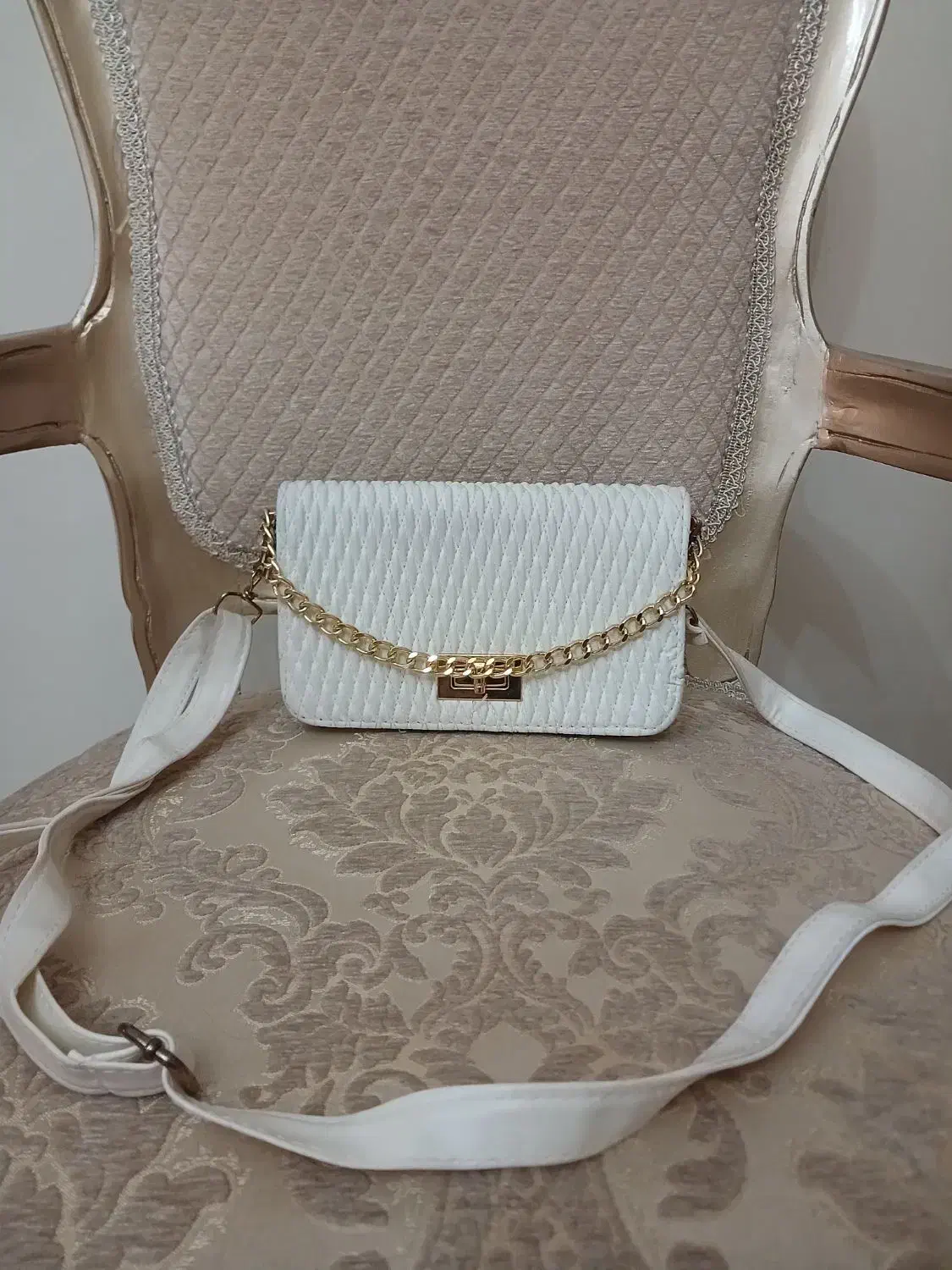 کیف سفید|کیف، کفش، کمربند|اردبیل, |دیوار