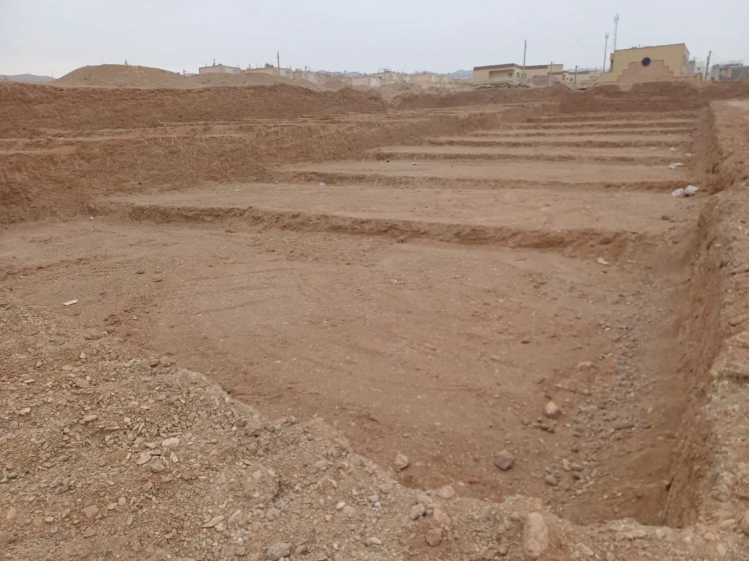 نیاز به کارگر ساده|استخدام معماری، عمران و ساختمانی|ایوانکی, |دیوار