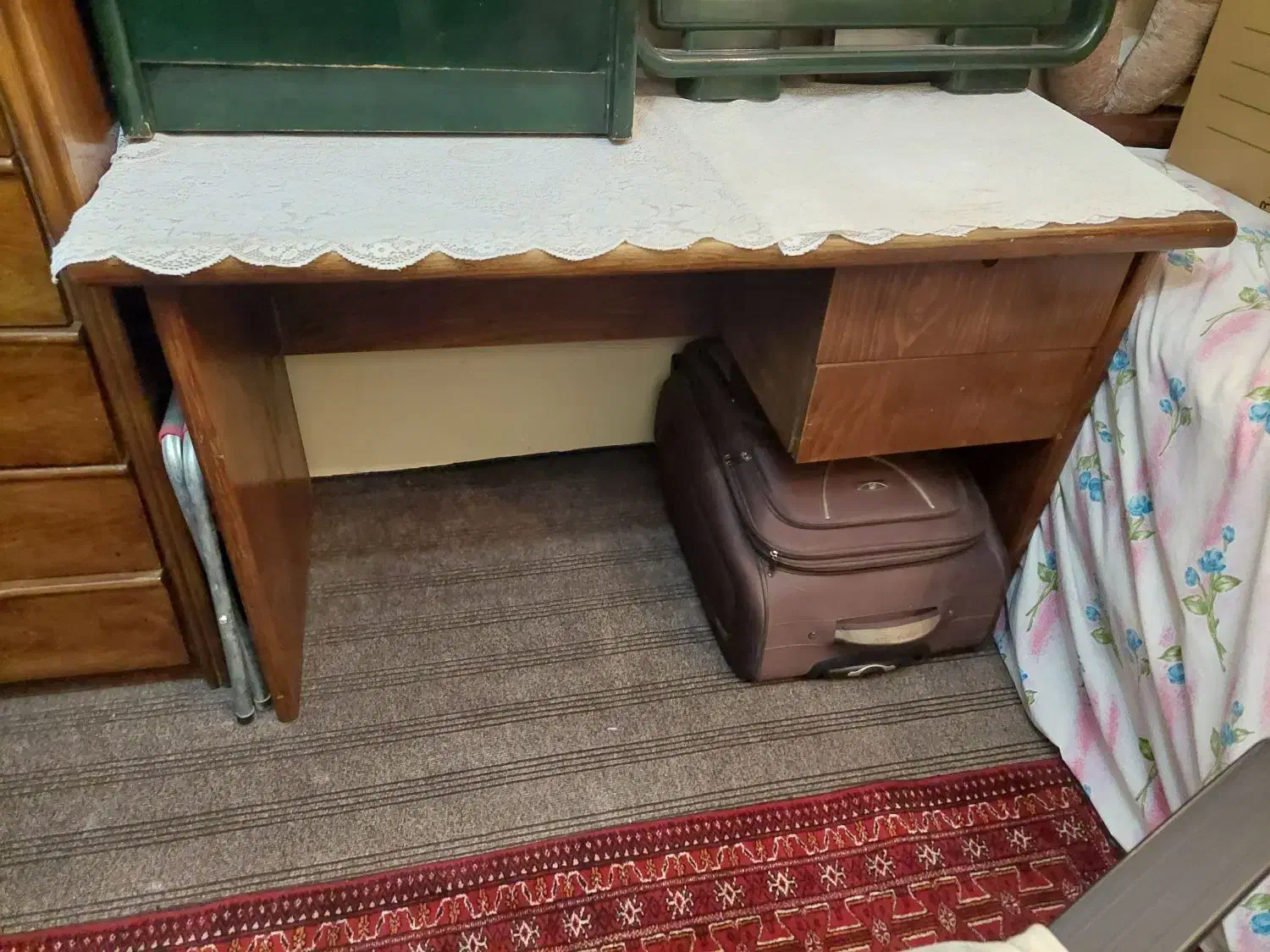 میز تحریر چوبی|میز تحریر و کامپیوتر|رباط‌کریم, رباط‌کریم|دیوار