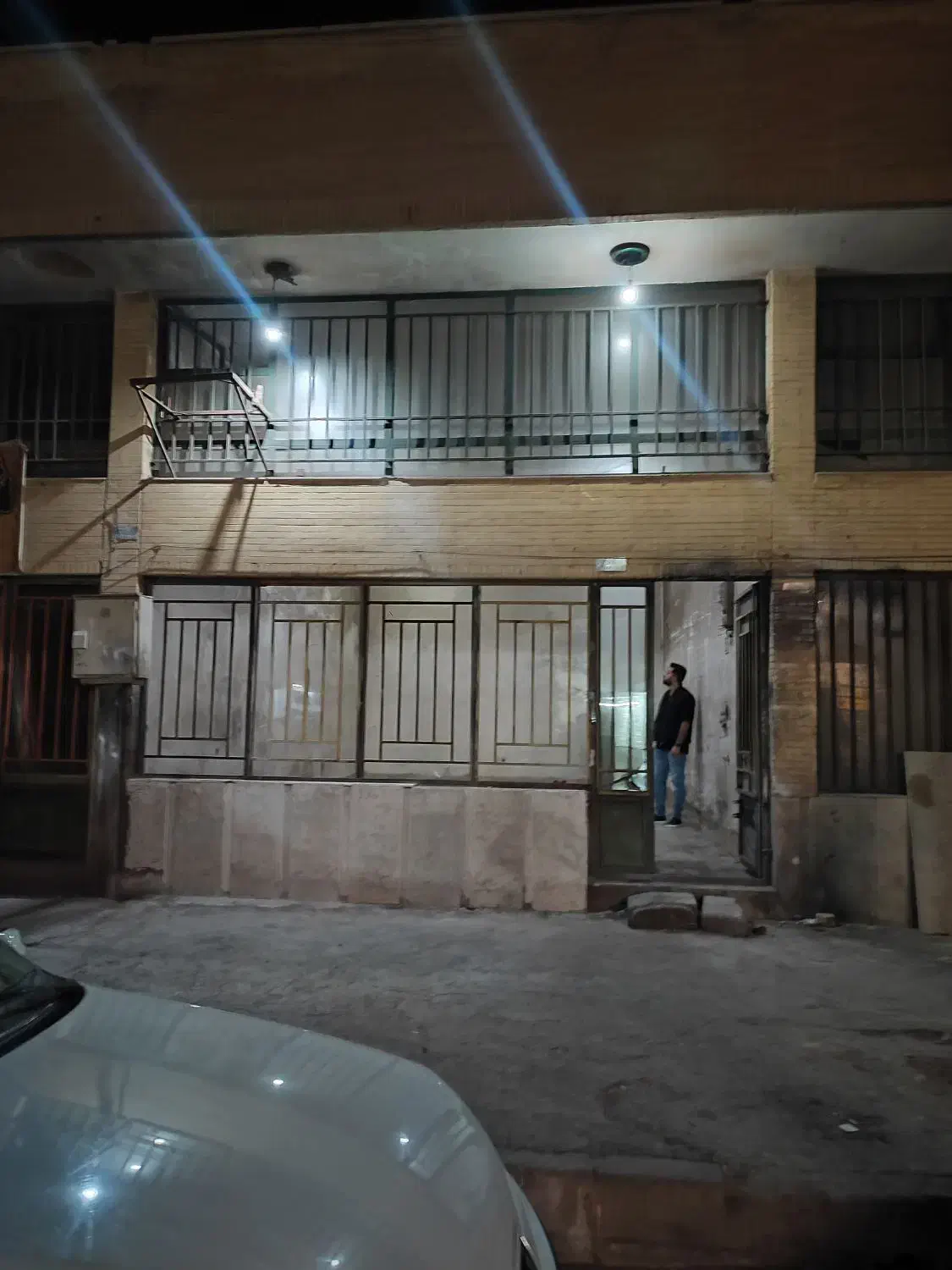 پنجره و درب پاچلاقی آهنی بهمراه شیشه و نرده محافظ|مصالح و تجهیزات ساختمان|فولادشهر, سایت صنعتی کاوه|دیوار