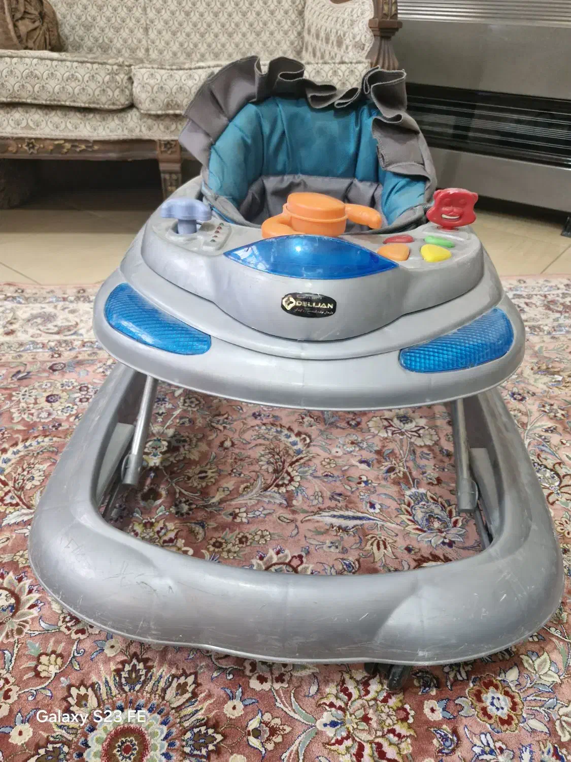 کریر و روروک|کالسکه و لوازم جانبی|شیراز, تندگویان|دیوار