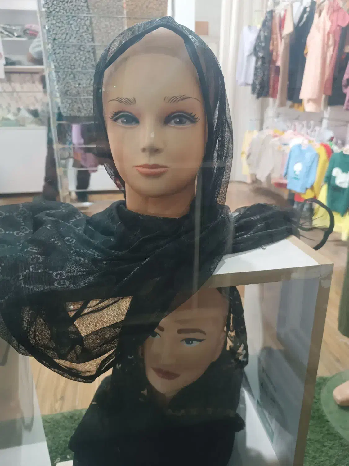 فروش مانکن و قفسه مغازه|فروشگاه و مغازه|صحنه, |دیوار