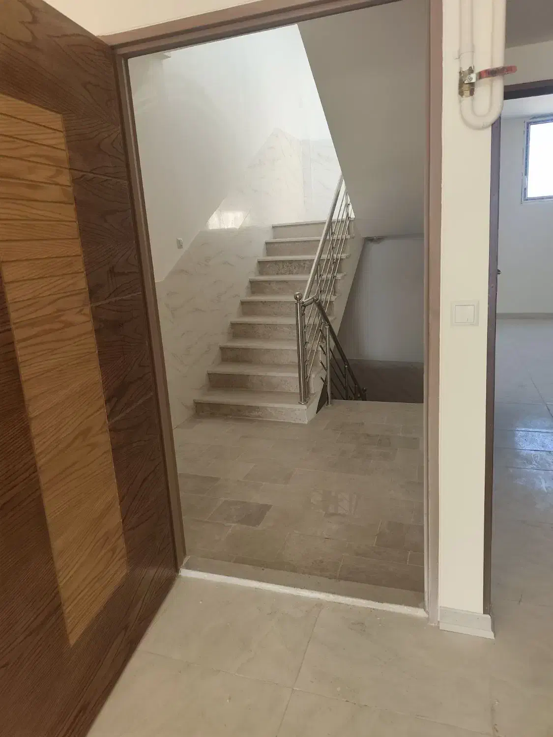 آپارتمان طبقه اول در نبوی منش|فروش آپارتمان|اصفهان, کارلادان|دیوار