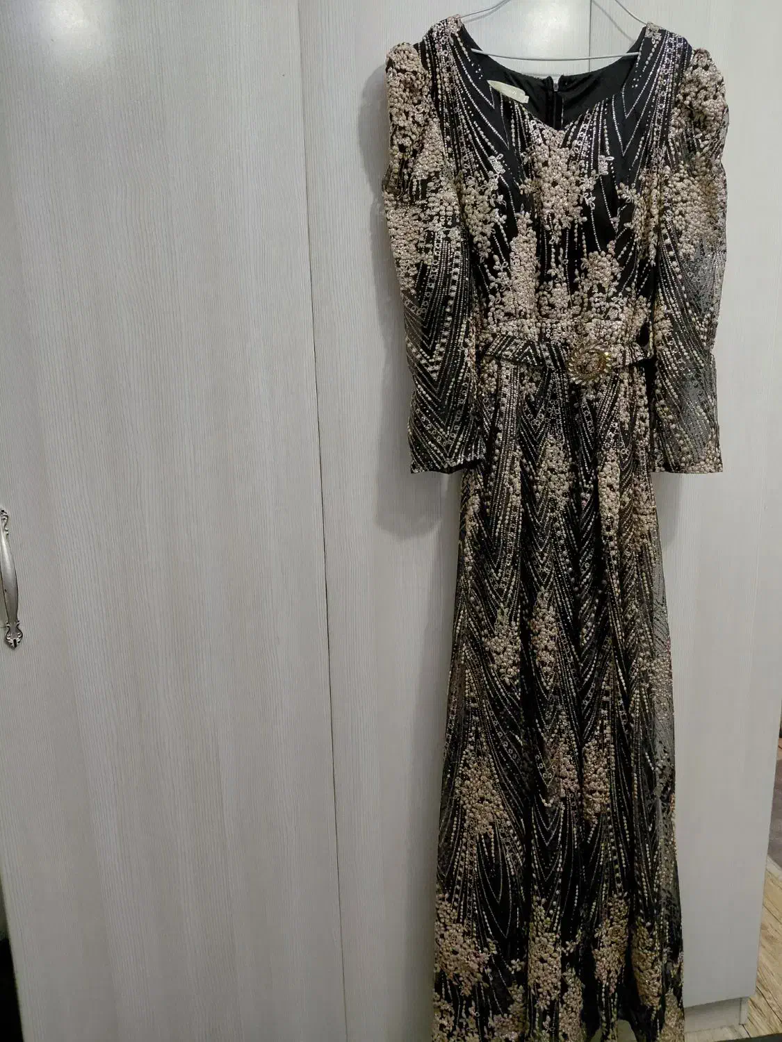 لباس مجلسی|لباس|رشت, یخسازی|دیوار