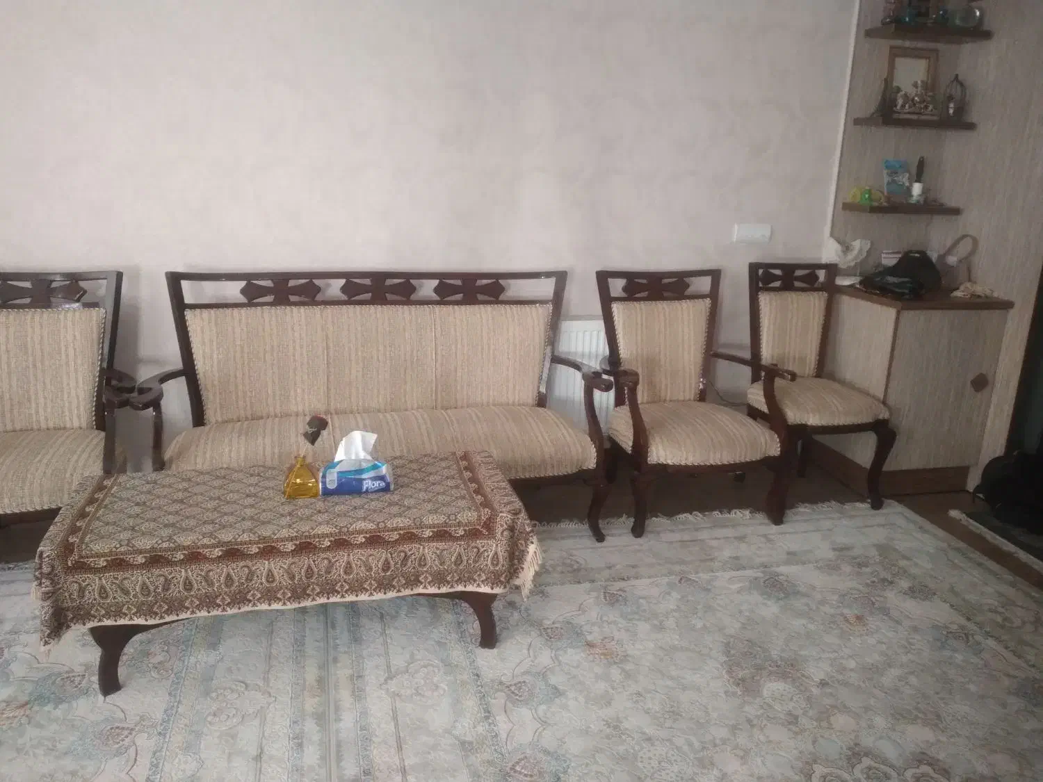 مبلمان بسیارشیک وتمیز|مبلمان خانگی و میز عسلی|فولادشهر, C5|دیوار