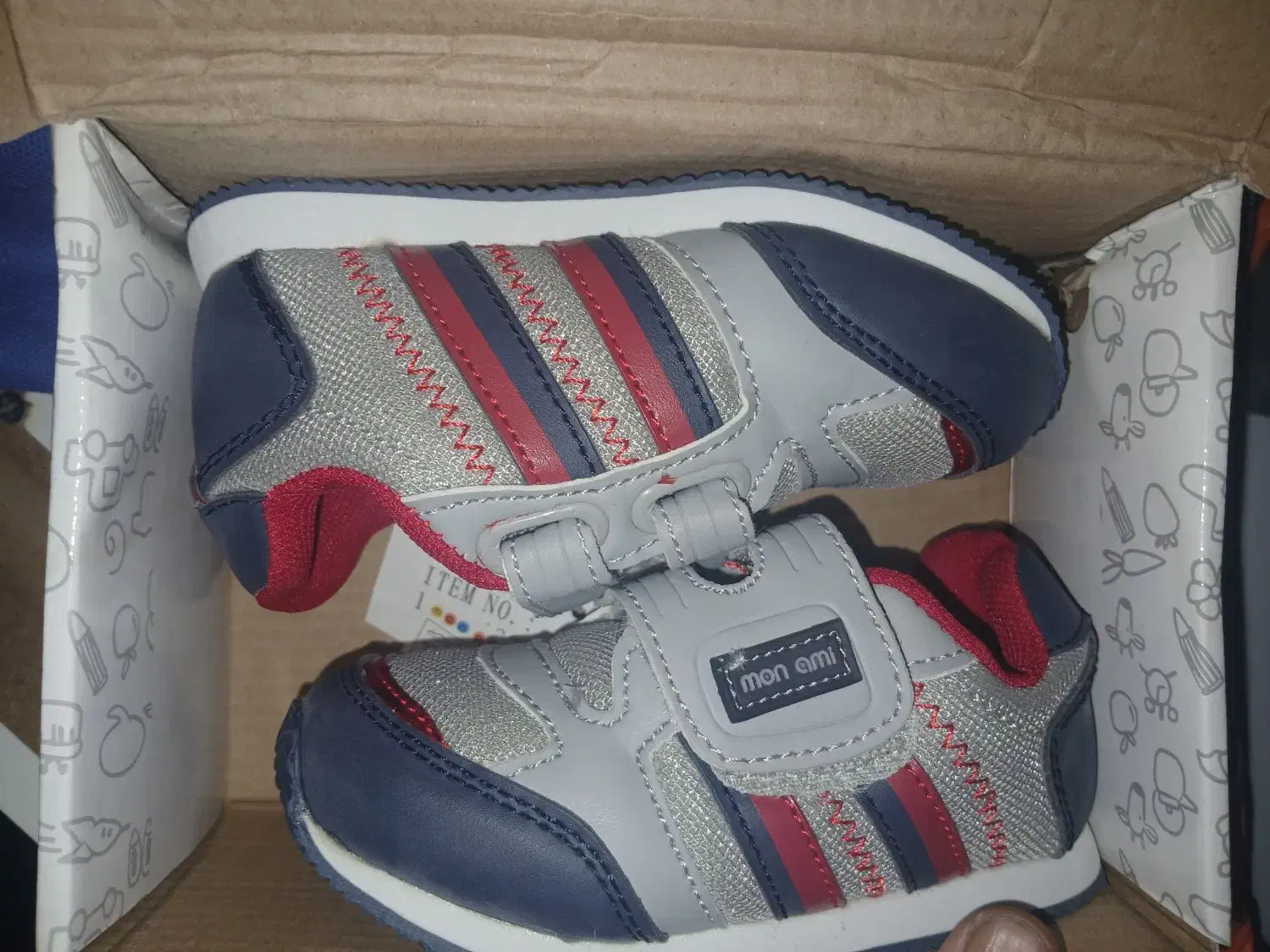 یک جفت کفش بچه گانه|کفش و لباس بچه|گنبد کاووس, |دیوار