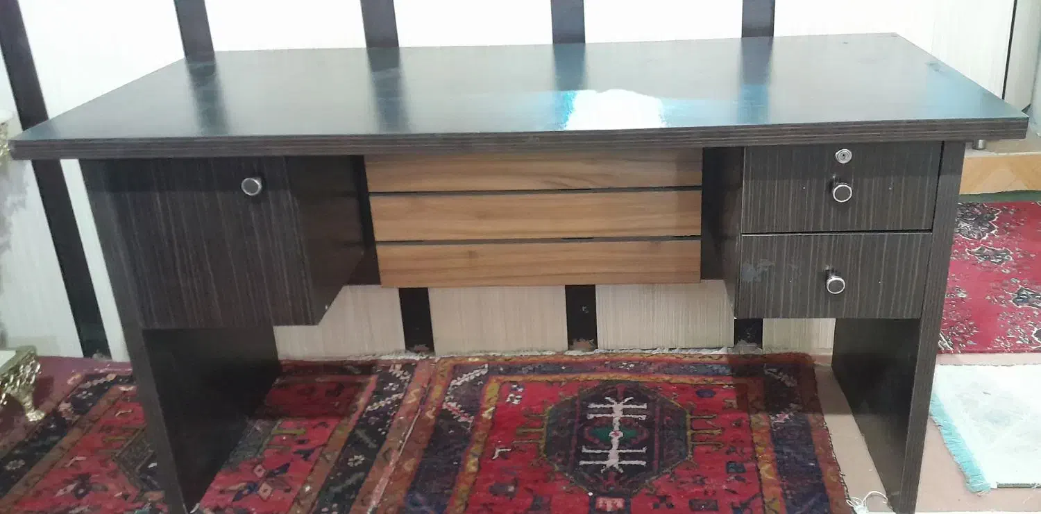 یک  میز کشو دار مدیریتی|میز تحریر و کامپیوتر|تبریز, |دیوار