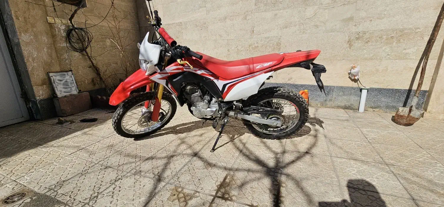 توسن باسل ۲۵۰|موتورسیکلت|شبستر, |دیوار