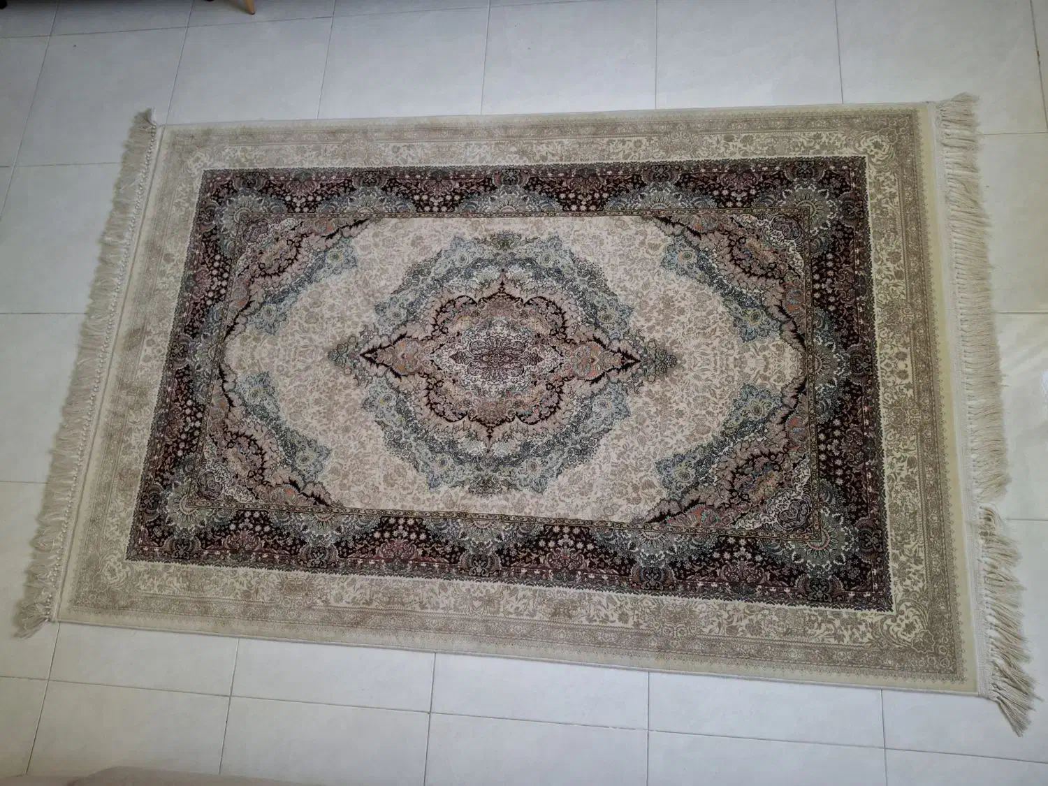 فروش فوری یک عدد فرش  4متری  کاملا سالم 1000 شانه|فرش|کیش, |دیوار