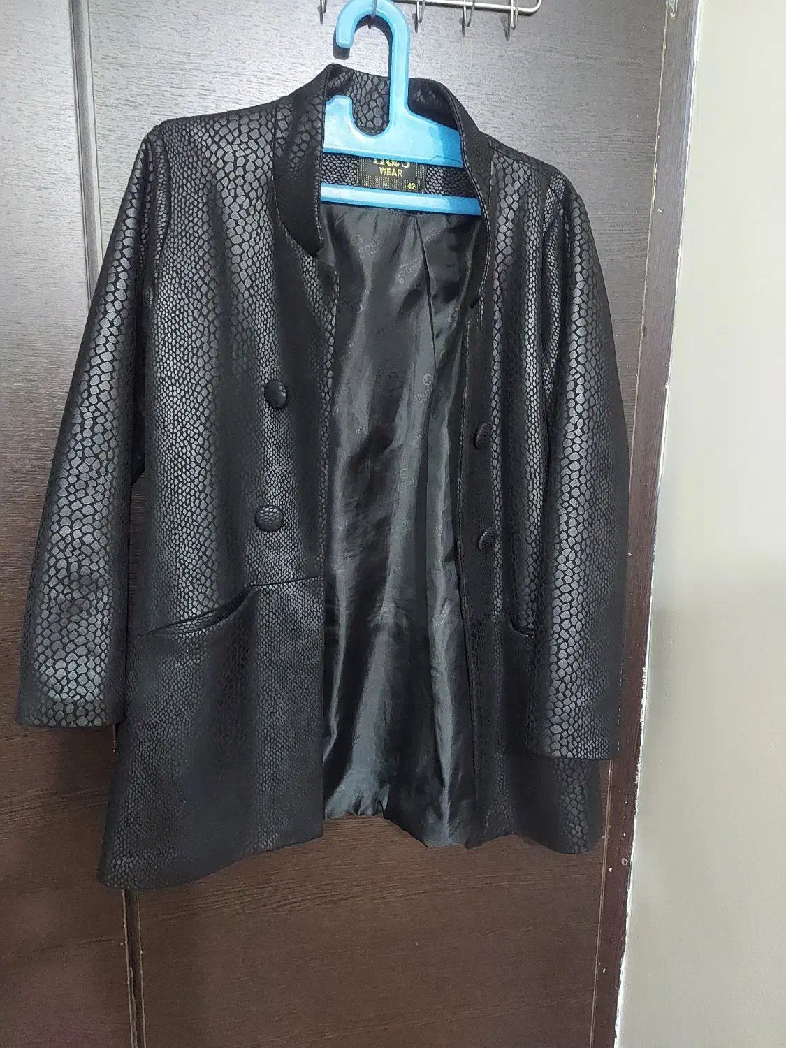 پالتو وپافر|لباس|شاهین‌شهر, پاسداران|دیوار