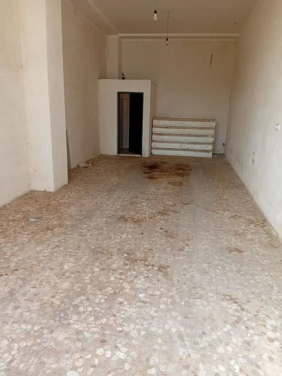 اجاره مغازه|اجارهٔ مغازه و غرفه|رشت, جانبازان|دیوار