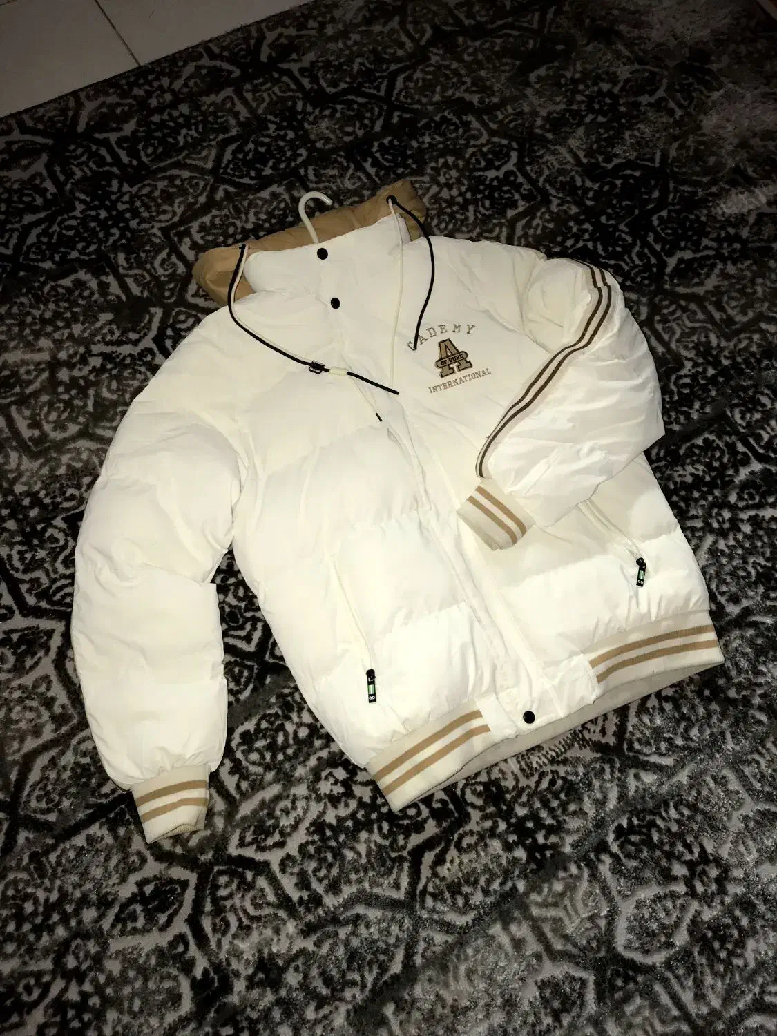 کاپشن اسپورت درحدنو|لباس|ساری, |دیوار