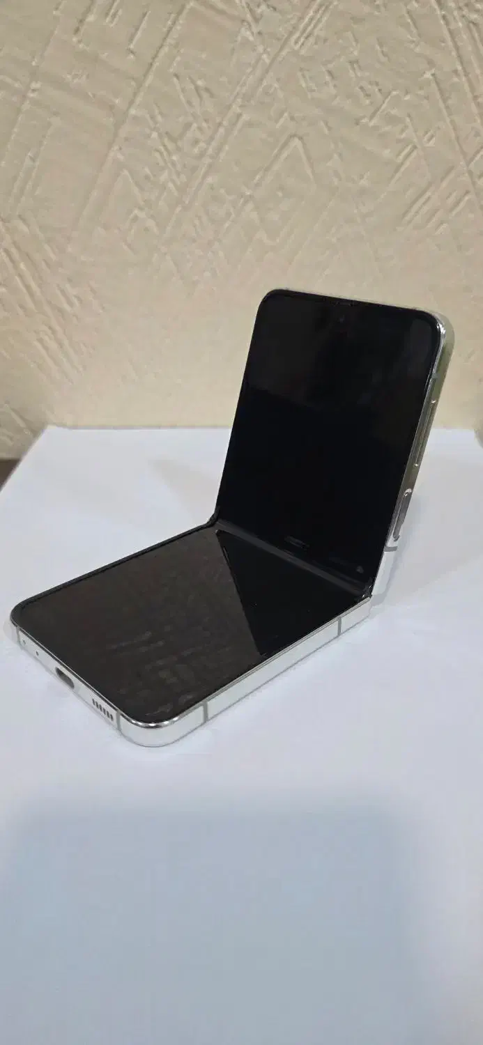 گوشی سامسونگ z flip 5 رجیستر شده در حد نو با کارتن|موبایل|تهران, طرشت|دیوار