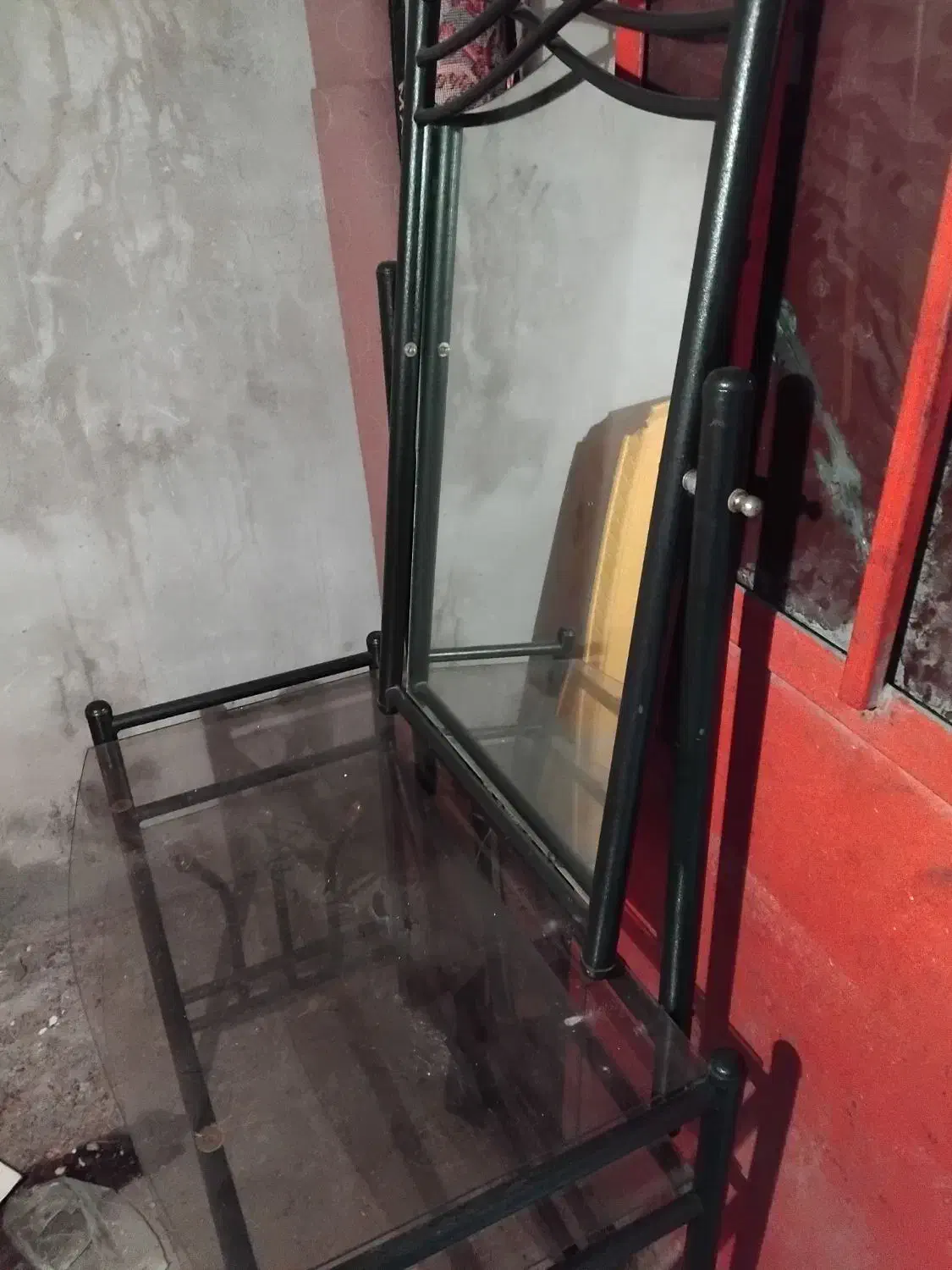 میز آرایش فلزی سالمصفحه شیشه ای مقاوم آیینه اصل|بوفه، ویترین، کنسول|گرگان, |دیوار