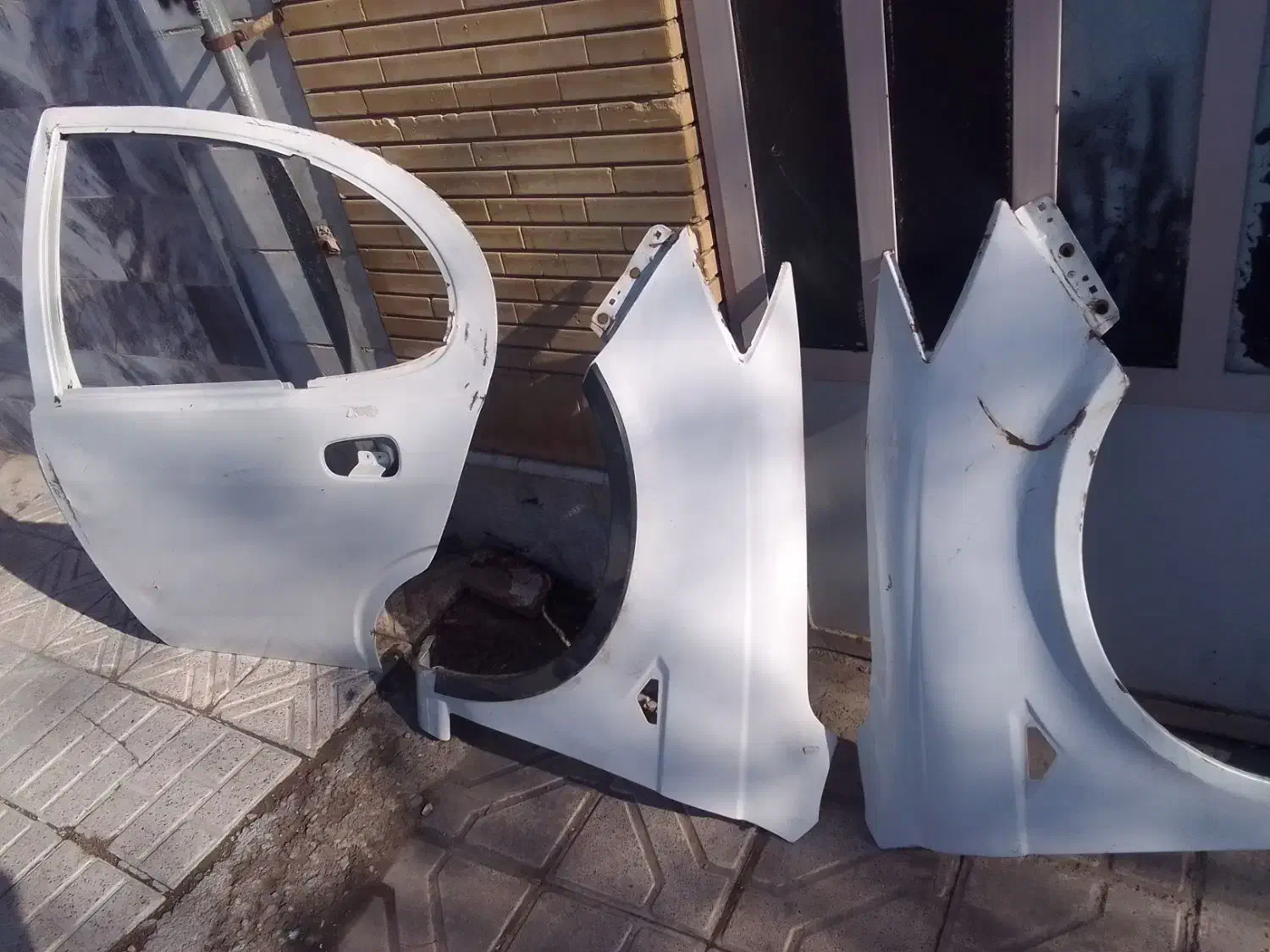 گلگیر و کاپوت ساینا|قطعات یدکی و لوازم جانبی|مشهد, کارگران|دیوار