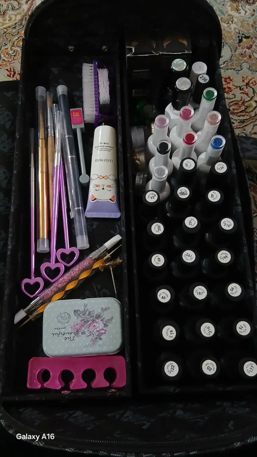 کاشت ناخن|آرایشگاه و سالن‌های زیبایی|کرمانشاه, |دیوار